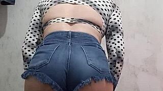 latina transsexual in shortinho rebolando ass crossdressing fetish solo tease