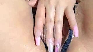 la coneja caliente fingers her wet rosadita pussy to orgasm on webcam