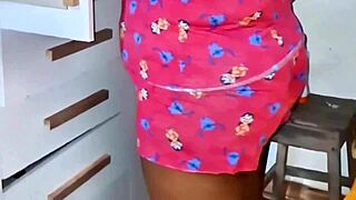Curvy bbw ebony wife cameltoe lotion rub outdoor homemade tease