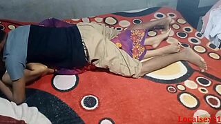 hey red saree bengali wife gets bent over fucked hard by hubby 😘🍆