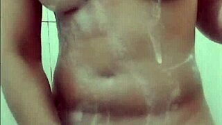 omg hot young babe showers naked, so steamy 😍🚿