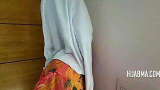 Shy rich muslim milf fucks handyman cowgirl pov