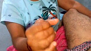 oh damn indian bhabhi gulps down that massive cumshot in her mouth!!