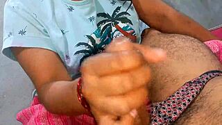 oh damn indian bhabhi gulps down that massive cumshot in her mouth!!