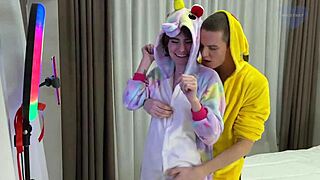 How does skinny girlfriend handle double penetration and cumshots from horny friends?