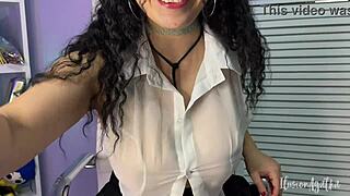 orgasmos escondidos en clase con profe latina... ay que rico