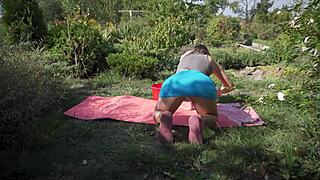 Hot wife flashes upskirt ass outdoors right now