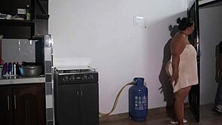 whoa pizza guy whips out 20cm cock for bbw milf ride