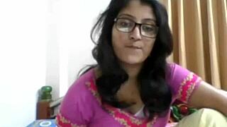 pakistani webcam girl strips teasing for boyfriend and friend secretly?