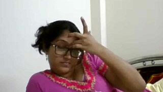 pakistani webcam girl strips teasing for boyfriend and friend secretly?