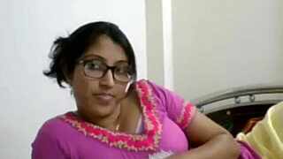pakistani webcam girl strips teasing for boyfriend and friend secretly?