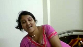 pakistani webcam girl strips teasing for boyfriend and friend secretly?