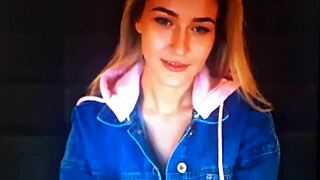 you seeing this blonde chaturbate slut rub her wet pussy live?