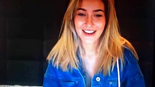 you seeing this blonde chaturbate slut rub her wet pussy live?