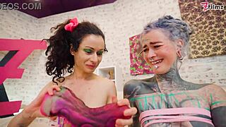 anal slut fists gapes asshole with extreme dildos