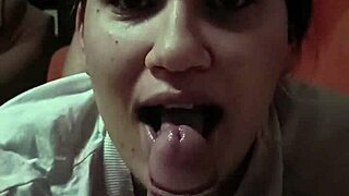 mi vuole fare rilassare le ficco il cazzo in gola