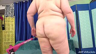 imagine this hefty bbw stazi riding that machine sex toy to the absolute max, right?