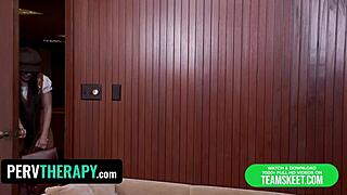 裸体女性视频 - 赤裸肌肤展示