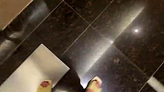 Shemale Ting Xuan pees while strolling public outdoors! 🚶‍♀️💦