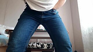 i couldn't help masturbating at work in office jeans!!