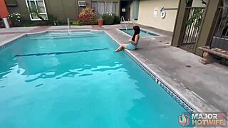 Syren De Mer gulps down Rome Majors' hot thick cumshot