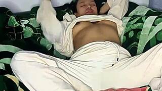 i wake up early and start my day squirting pussy juice everywhere on homemade cam!!