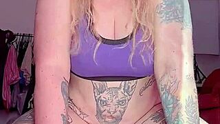 ride this huge monster cock dildo gaping hairy pussy 😩🍆