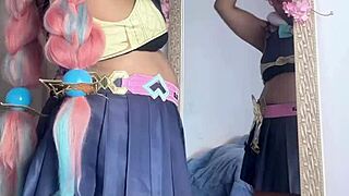 Varesa Genshin Impact cosplay prep shows off her huge ebony ass and curves