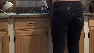 my turkish stepmom's big ass almost catches my cum masturbation