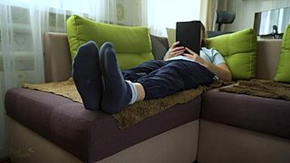 WOW, sexy teen 18+ amateur bares her wrinkled soles and toes for ultimate foot fetish tease!