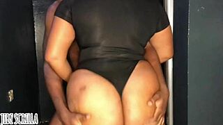 CURVY BBW BABE BENT OVER TAKING MONSTER BBC DOGGYSTYLE FROM BODYBUILDER