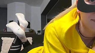 wanna smell these barefoot dirty socks from my sweaty nike feet girl?