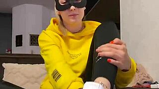 wanna smell these barefoot dirty socks from my sweaty nike feet girl?