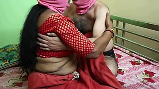 damn indian mature aunty squirts pussy juice in homemade blowjob chudai 💦🔥
