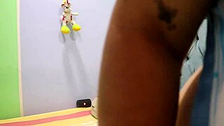 Esposa Colombiana Infiel Se Folla Al Vecino En La Cocina