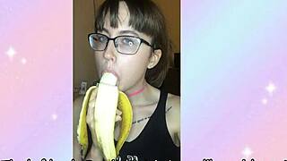 Cute amateur happylilcamgirl shares hot March 2017 webcam preview