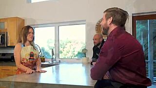 Whoa taboo thanksgiving slut Chloe Kreams squirts double stuffed hard!! 🔥💦