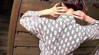 I'm bathing with this busty gravure idol mom in the hot spring ryokan