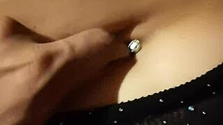 i relax playing with her sexy latina belly button gently
