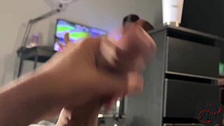 He jerked huge cock outdoor for me sneaky!! 😏🍆 brazilian hottie