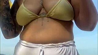 beach girl shorts flash big pussy lips without noticing exhibitionist tease