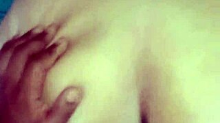 la chica de los elotes gime mientras le meto verga en su gran culo y coño chorreante