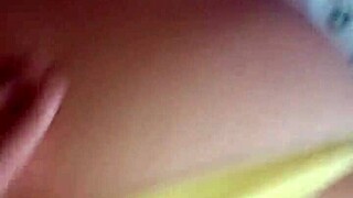 la chica de los elotes gime mientras le meto verga en su gran culo y coño chorreante