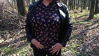 i masturbate outdoors while he watches and jerks off to my shaved pussy