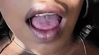 GABI DE RIBEIRO PRETO ENJOYS MORNING SOLO HANDJOB