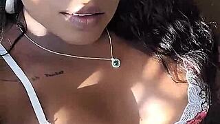 GABI DE RIBEIRO PRETO ENJOYS MORNING SOLO HANDJOB