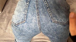 wanna pay tourist babe for hot lesbian licking in my house?