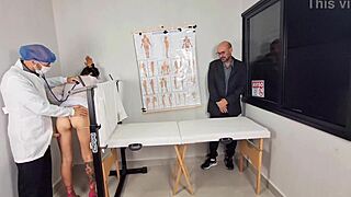 noivo corno leva esposa pro ginecologista pra uma consulta bem safada