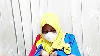 gadis hijab indomaret teases hairy pussy with dildo before work