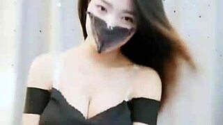wanna see her camel toe tease while dancing hot?